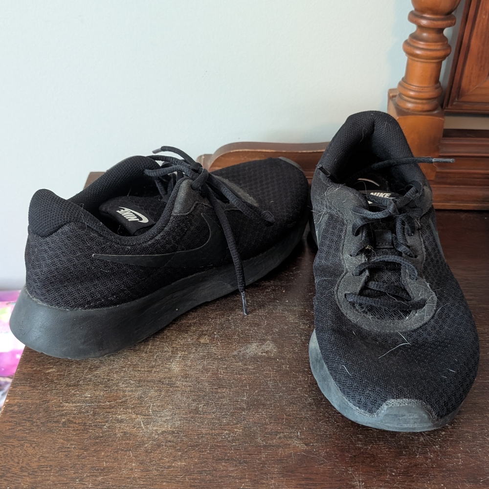 Nike Women's Black Athletic Shoes